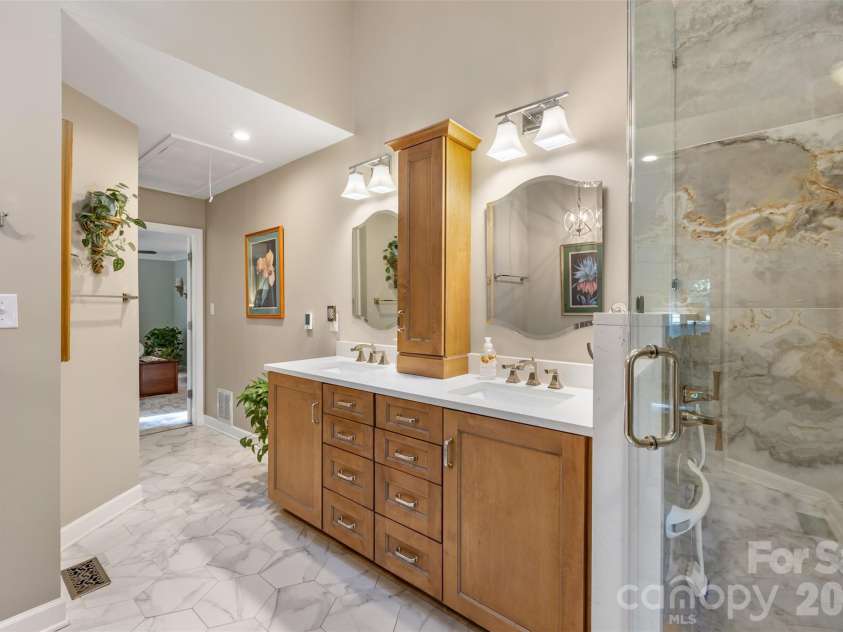 55 Heritage Drive, Lake Wylie, SC 29710.  MLS# CAR4423377, YatesRealty ID 50015. Updated primary bathroom