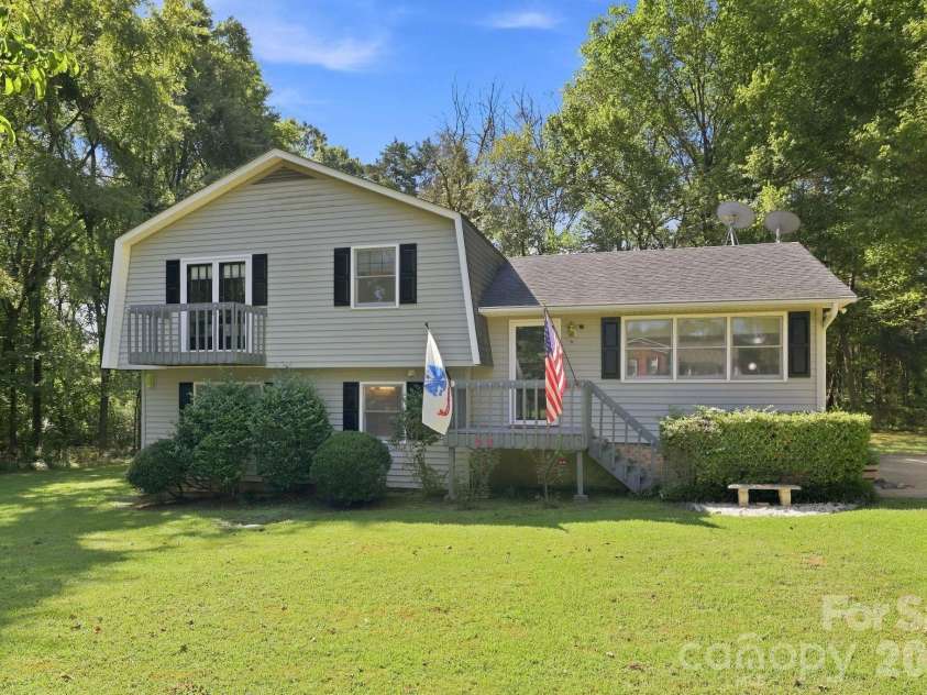 5421 Woodside Drive, Rock Hill, SC 29732.  MLS# CAR4423453, YatesRealty ID 50017. 
