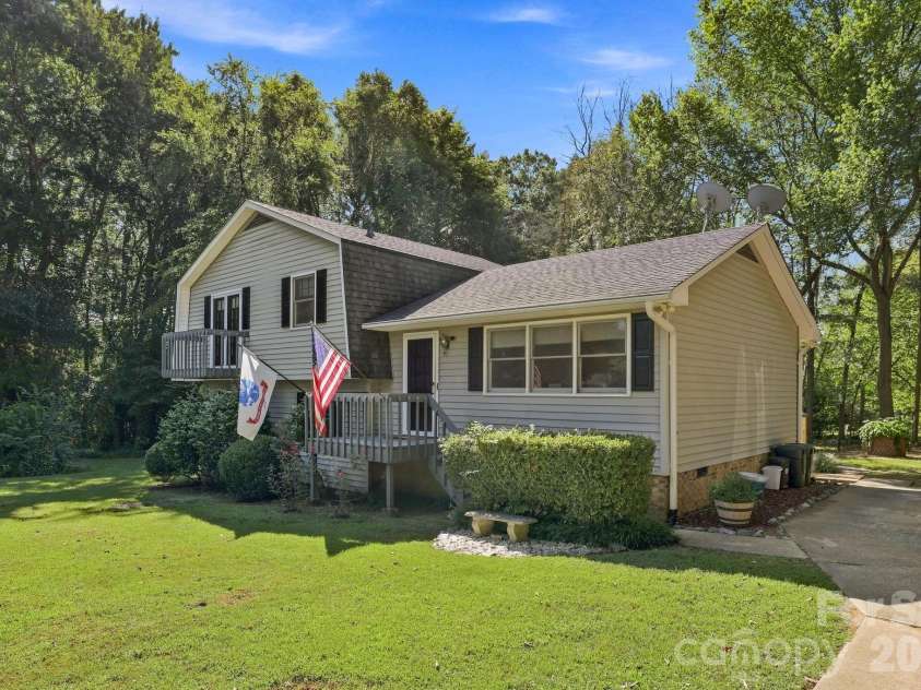 5421 Woodside Drive, Rock Hill, SC 29732.  MLS# CAR4423453, YatesRealty ID 50017. 
