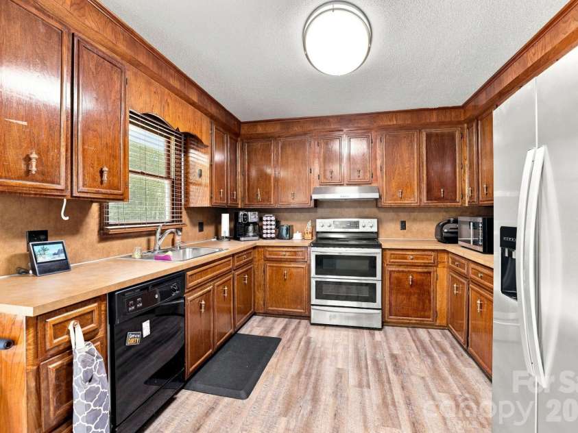 5421 Woodside Drive, Rock Hill, SC 29732.  MLS# CAR4423453, YatesRealty ID 50017. 