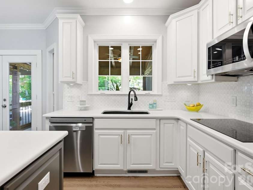 2529 Shady Reach Lane, Charlotte, NC 28214.  MLS# CAR4421103, YatesRealty ID 50018. 