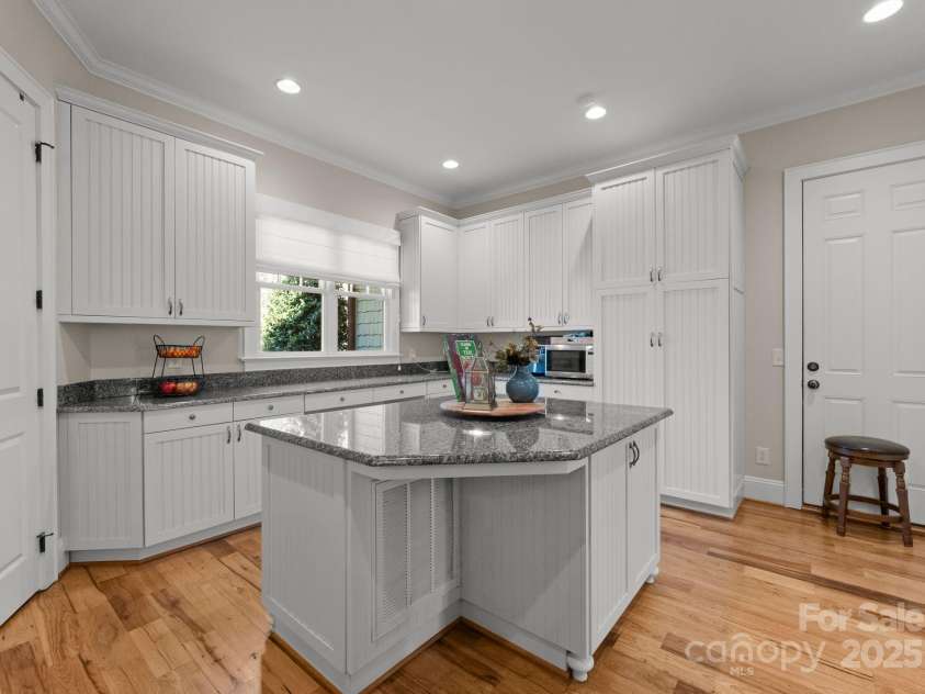 13215 Claysparrow Road, Charlotte, NC 28278.  MLS# CAR4225145, YatesRealty ID 5002. 