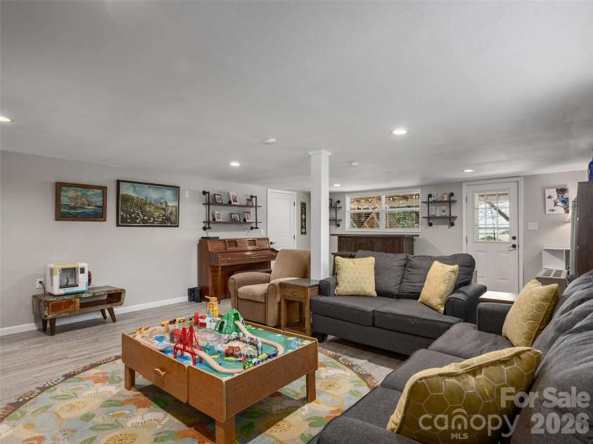 182 Locust Court, Arden, NC 28704.  MLS# CAR4423530, YatesRealty ID 50021. 