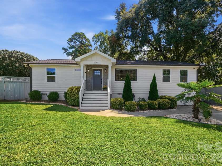 1901 Clearwood Lane, Charlotte, NC 28214.  MLS# CAR4422726, YatesRealty ID 50028. 