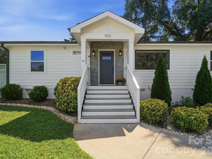 1901 Clearwood Lane, Charlotte, NC 28214.  MLS# CAR4422726, YatesRealty ID 50028. 