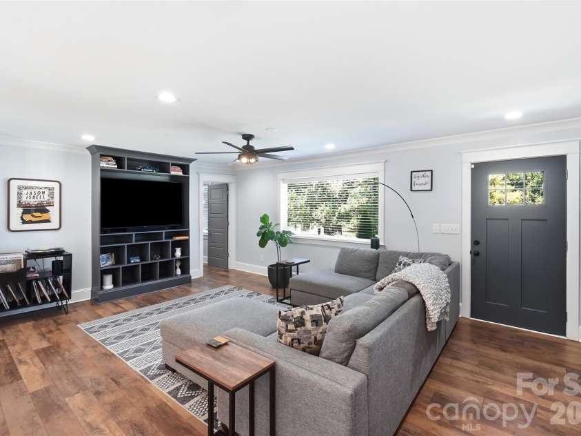 1901 Clearwood Lane, Charlotte, NC 28214.  MLS# CAR4422726, YatesRealty ID 50028. 
