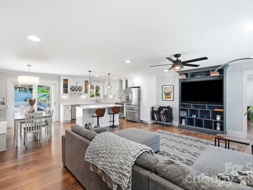 1901 Clearwood Lane, Charlotte, NC 28214.  MLS# CAR4422726, YatesRealty ID 50028. 