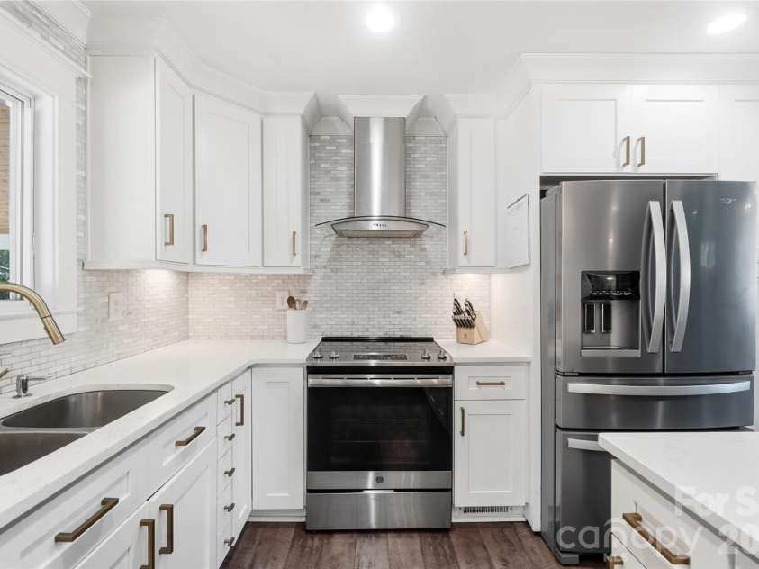1901 Clearwood Lane, Charlotte, NC 28214.  MLS# CAR4422726, YatesRealty ID 50028. 