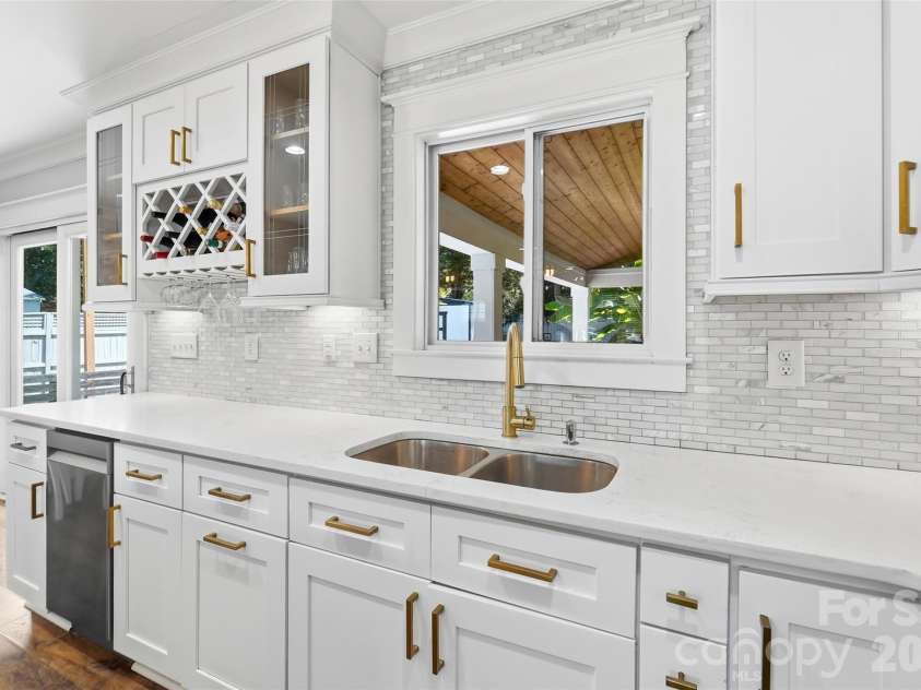 1901 Clearwood Lane, Charlotte, NC 28214.  MLS# CAR4422726, YatesRealty ID 50028. 