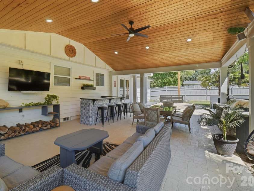 1901 Clearwood Lane, Charlotte, NC 28214.  MLS# CAR4422726, YatesRealty ID 50028. 