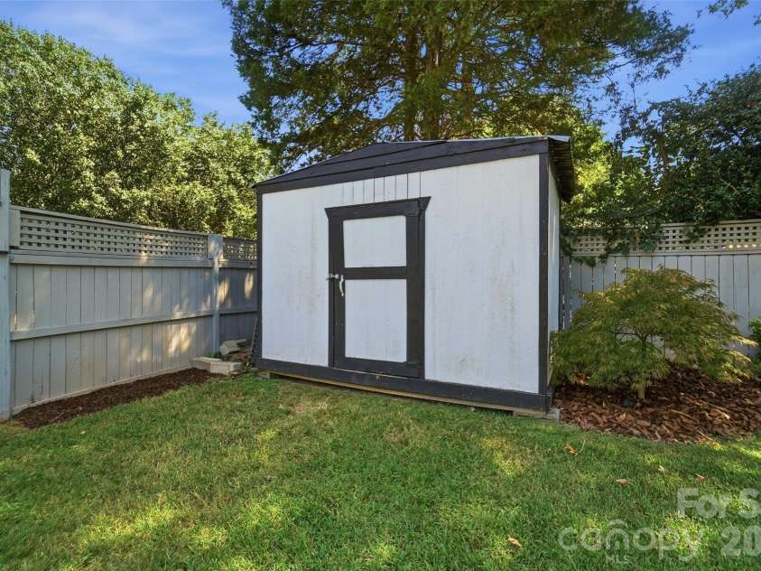 1901 Clearwood Lane, Charlotte, NC 28214.  MLS# CAR4422726, YatesRealty ID 50028. 