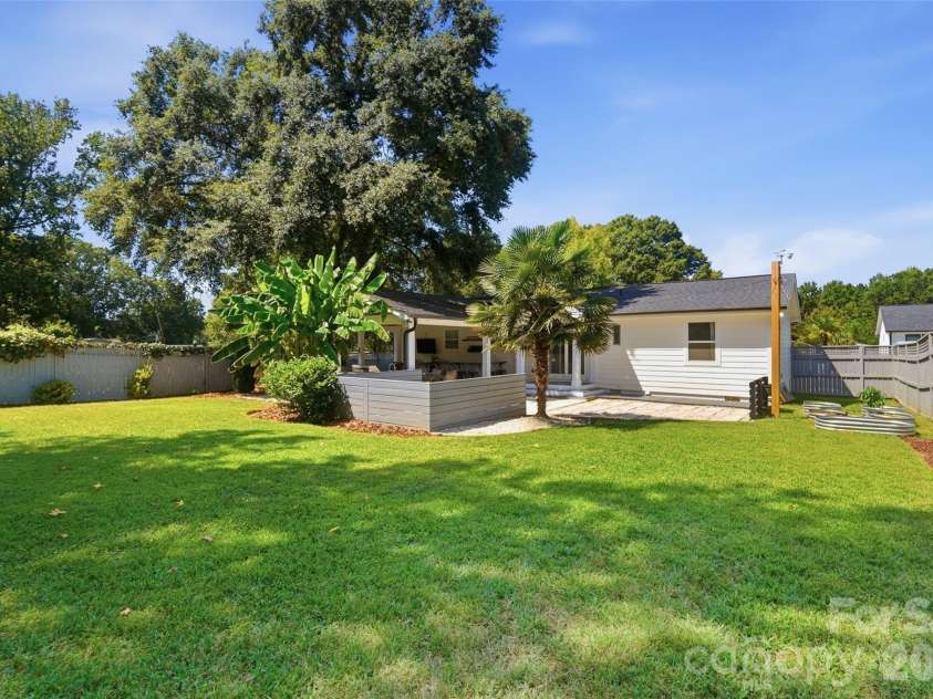 1901 Clearwood Lane, Charlotte, NC 28214.  MLS# CAR4422726, YatesRealty ID 50028. 