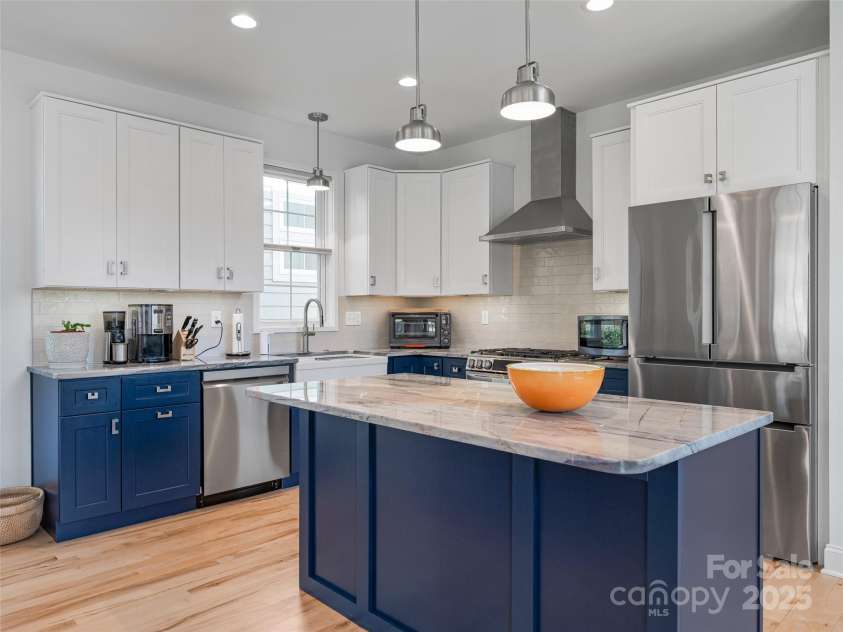 60 Skyvue Court, Saluda, NC 28773.  MLS# CAR4230608, YatesRealty ID 5003. 
