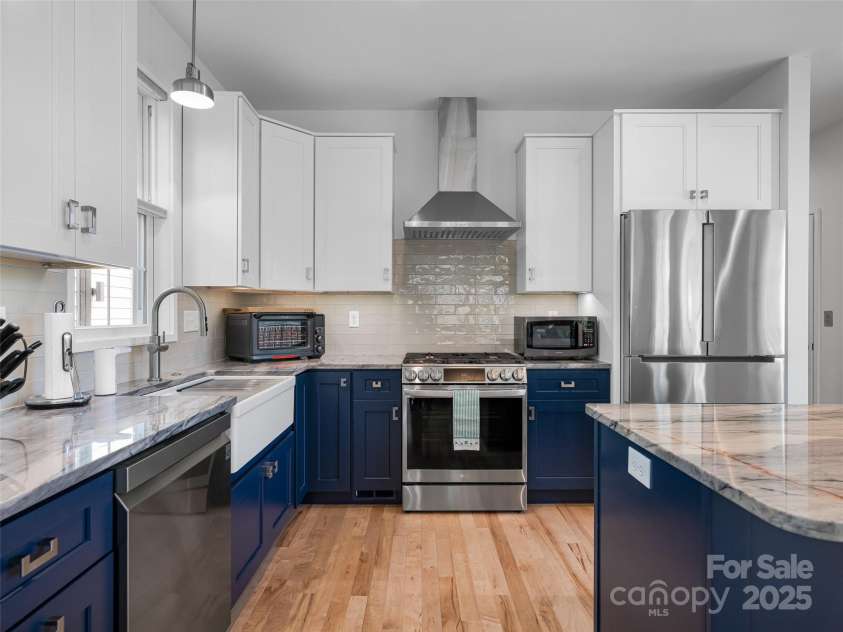 60 Skyvue Court, Saluda, NC 28773.  MLS# CAR4230608, YatesRealty ID 5003. 