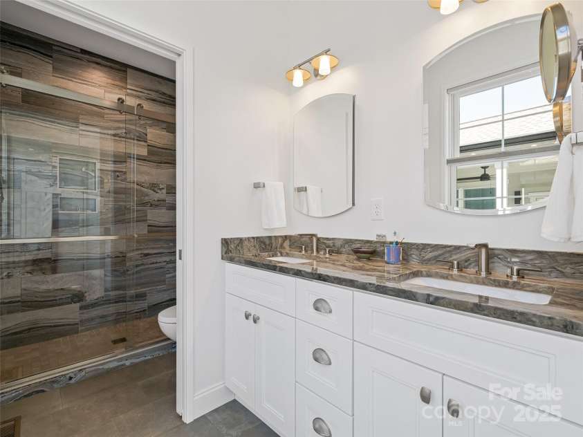 60 Skyvue Court, Saluda, NC 28773.  MLS# CAR4230608, YatesRealty ID 5003. 