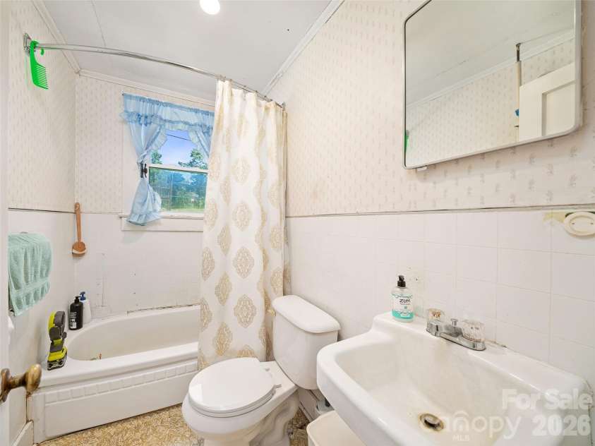 1115 Glenn Bridge Road, Arden, NC 28704.  MLS# CAR4423534, YatesRealty ID 50032. 