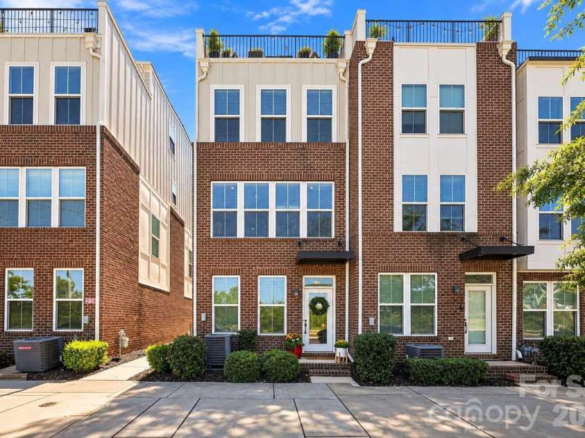 260 Parkwood Avenue, Charlotte, NC 28206.  MLS# CAR4423328, YatesRealty ID 50035. 