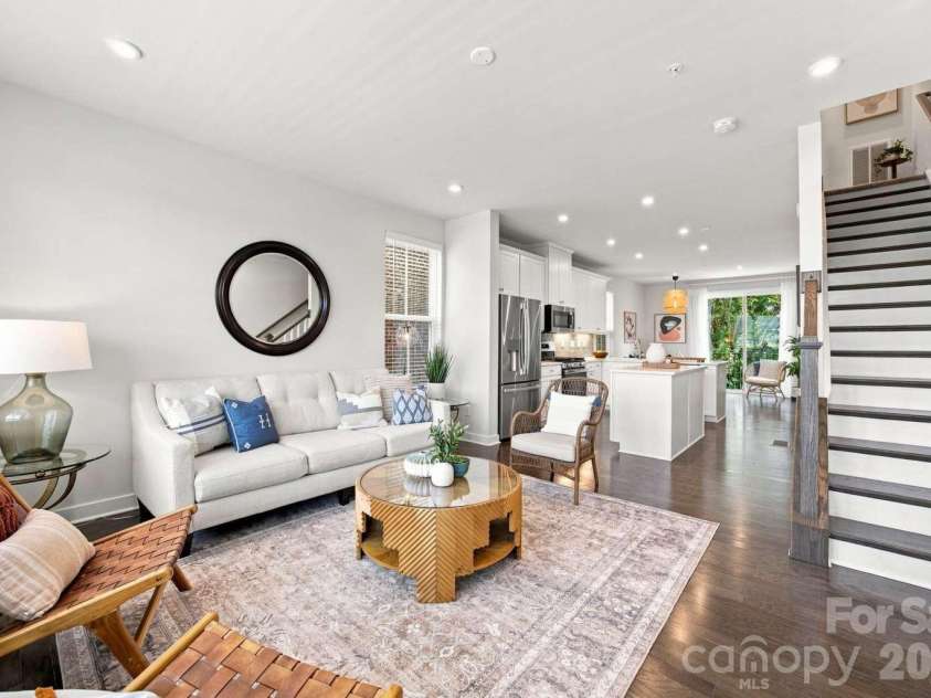 260 Parkwood Avenue, Charlotte, NC 28206.  MLS# CAR4423328, YatesRealty ID 50035. 