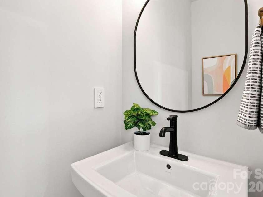 260 Parkwood Avenue, Charlotte, NC 28206.  MLS# CAR4423328, YatesRealty ID 50035. 