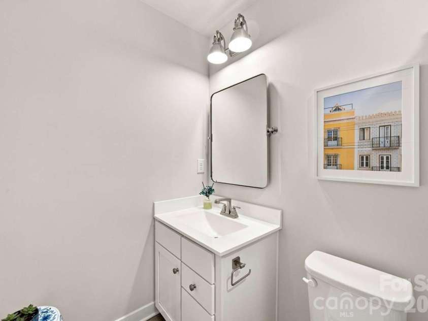 260 Parkwood Avenue, Charlotte, NC 28206.  MLS# CAR4423328, YatesRealty ID 50035. 