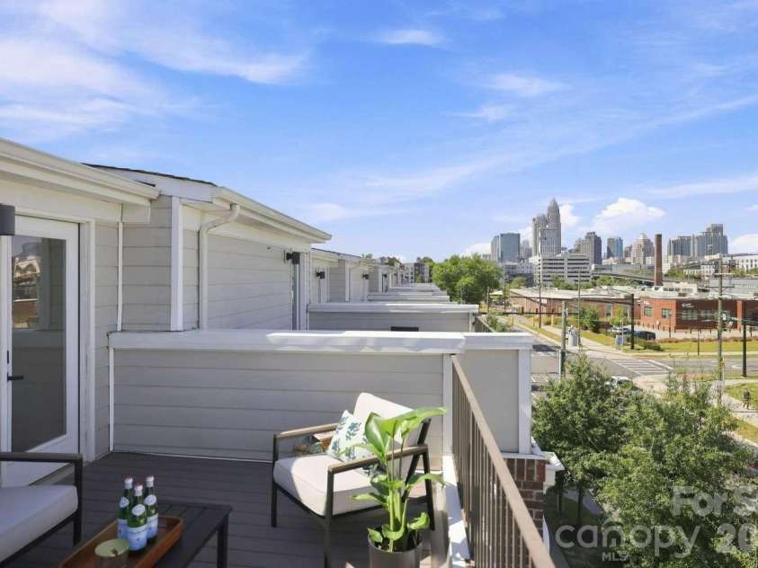 260 Parkwood Avenue, Charlotte, NC 28206.  MLS# CAR4423328, YatesRealty ID 50035. 