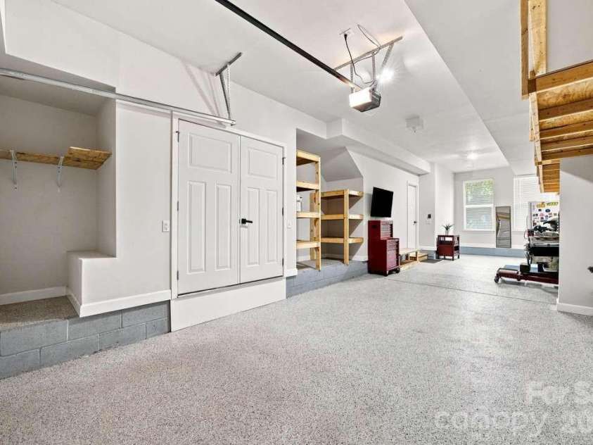 260 Parkwood Avenue, Charlotte, NC 28206.  MLS# CAR4423328, YatesRealty ID 50035. 