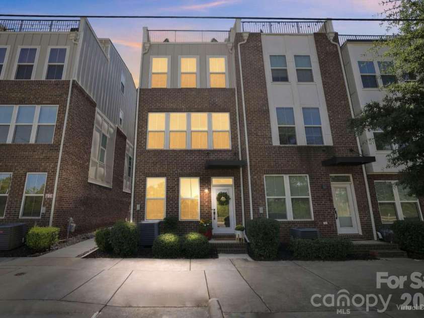 260 Parkwood Avenue, Charlotte, NC 28206.  MLS# CAR4423328, YatesRealty ID 50035. 