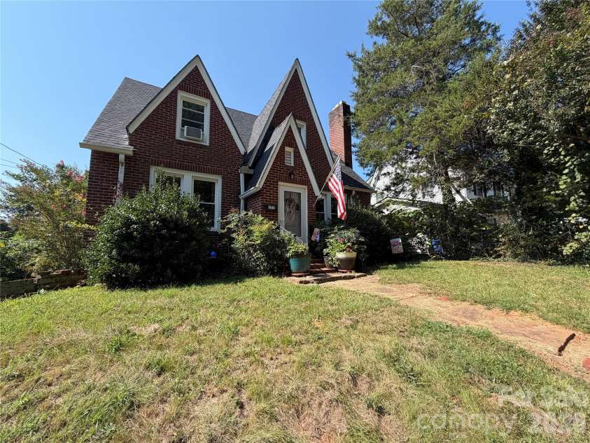 177 6th Street, Rutherfordton, NC 28139.  MLS# CAR4422598, YatesRealty ID 50036. 