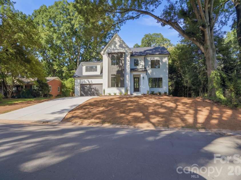 4214 Waterbury Drive, Charlotte, NC 28209.  MLS# CAR4422616, YatesRealty ID 50037. 