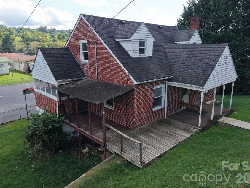 164 Mitchell Avenue, Bakersville, NC 28705.  MLS# CAR4423512, YatesRealty ID 50038. 