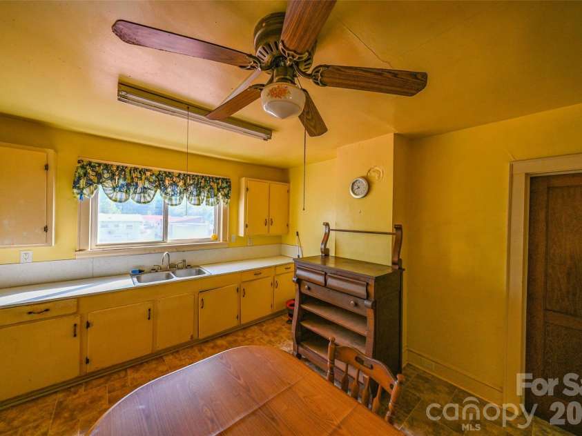 164 Mitchell Avenue, Bakersville, NC 28705.  MLS# CAR4423512, YatesRealty ID 50038. 