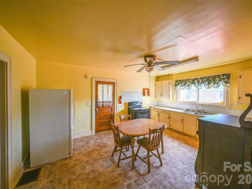 164 Mitchell Avenue, Bakersville, NC 28705.  MLS# CAR4423512, YatesRealty ID 50038. 