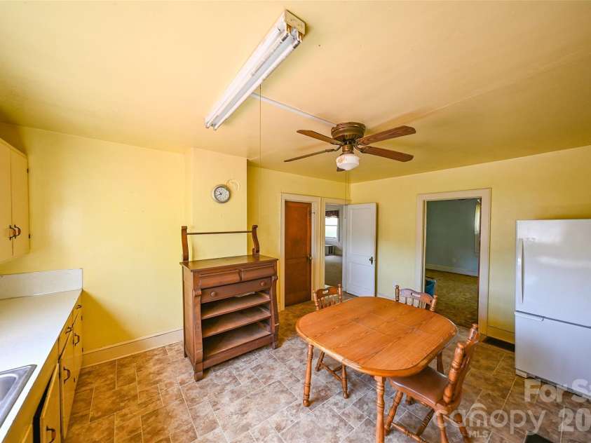 164 Mitchell Avenue, Bakersville, NC 28705.  MLS# CAR4423512, YatesRealty ID 50038. 