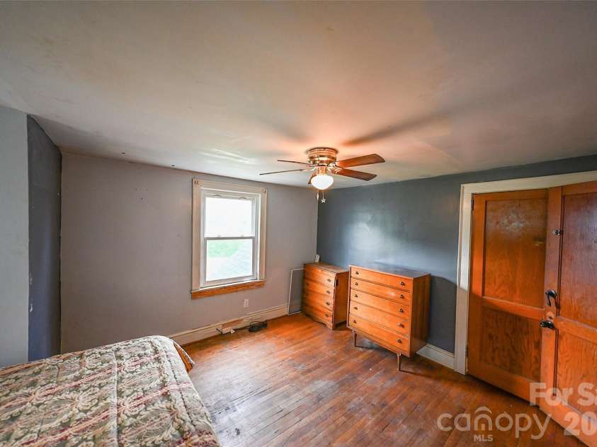 164 Mitchell Avenue, Bakersville, NC 28705.  MLS# CAR4423512, YatesRealty ID 50038. 