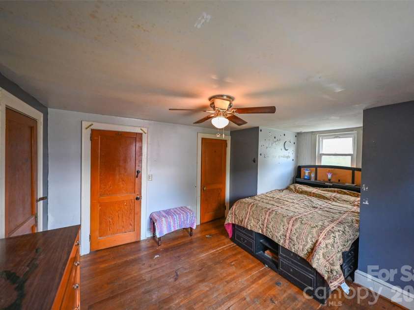 164 Mitchell Avenue, Bakersville, NC 28705.  MLS# CAR4423512, YatesRealty ID 50038. 