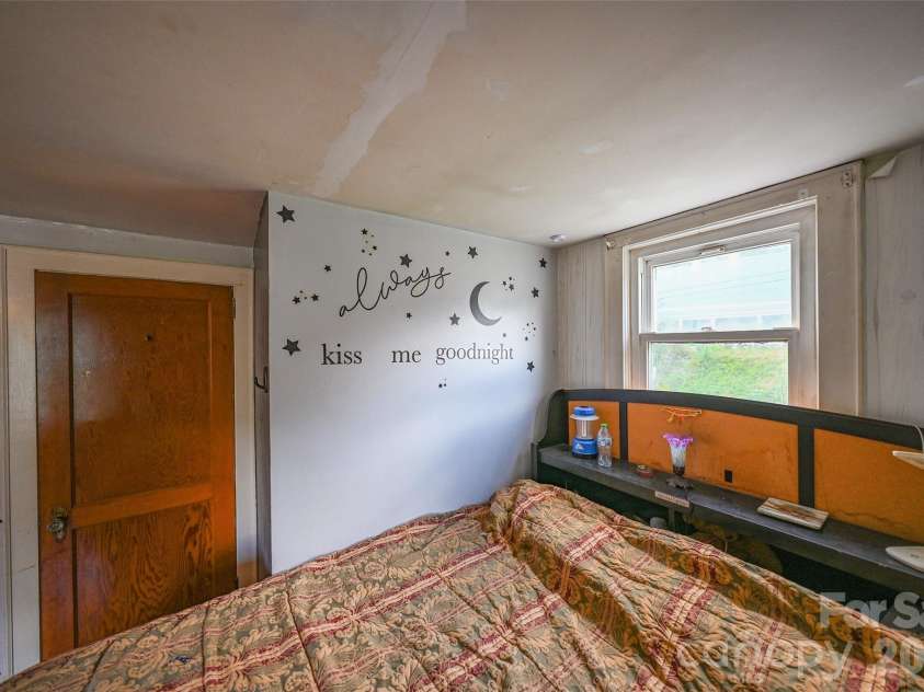 164 Mitchell Avenue, Bakersville, NC 28705.  MLS# CAR4423512, YatesRealty ID 50038. 