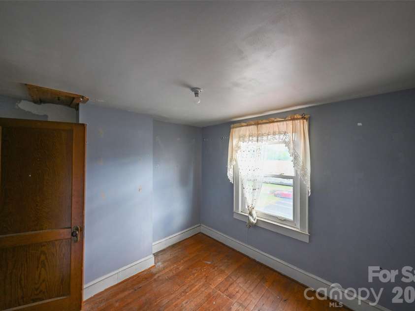 164 Mitchell Avenue, Bakersville, NC 28705.  MLS# CAR4423512, YatesRealty ID 50038. 