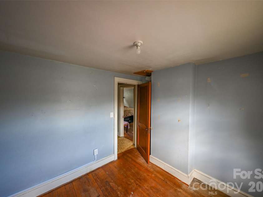 164 Mitchell Avenue, Bakersville, NC 28705.  MLS# CAR4423512, YatesRealty ID 50038. 