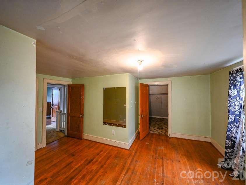 164 Mitchell Avenue, Bakersville, NC 28705.  MLS# CAR4423512, YatesRealty ID 50038. 