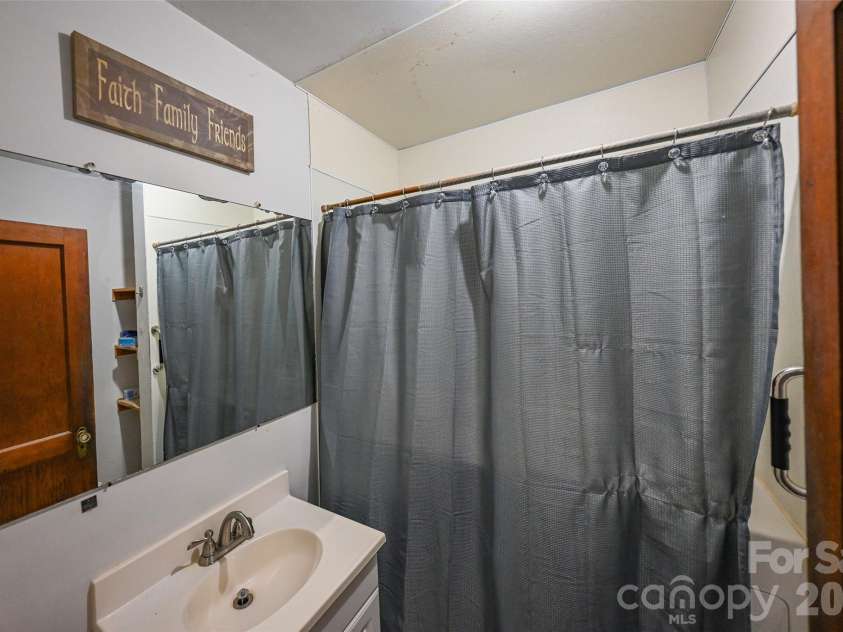 164 Mitchell Avenue, Bakersville, NC 28705.  MLS# CAR4423512, YatesRealty ID 50038. 