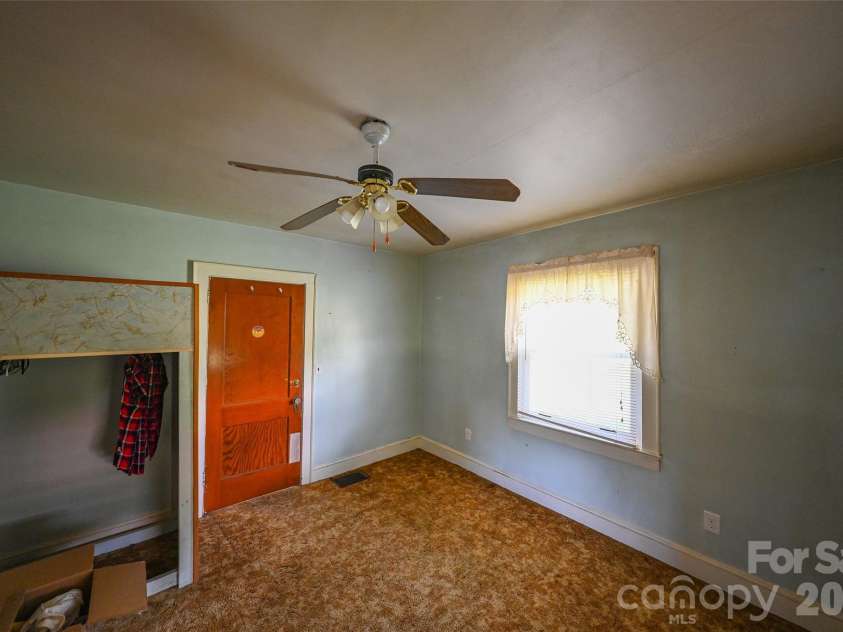 164 Mitchell Avenue, Bakersville, NC 28705.  MLS# CAR4423512, YatesRealty ID 50038. 