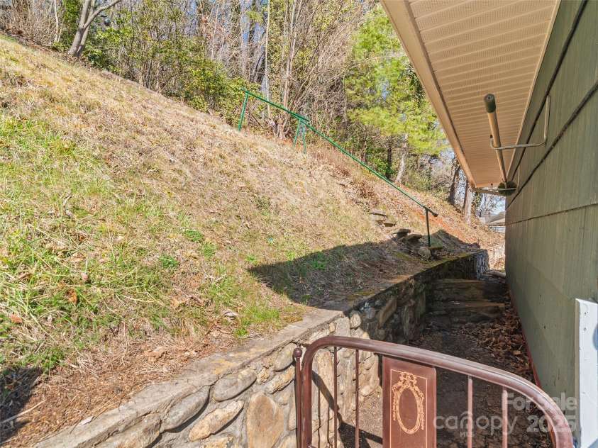 741 Golf Course Road, Waynesville, NC 28786.  MLS# CAR4228648, YatesRealty ID 5004. 