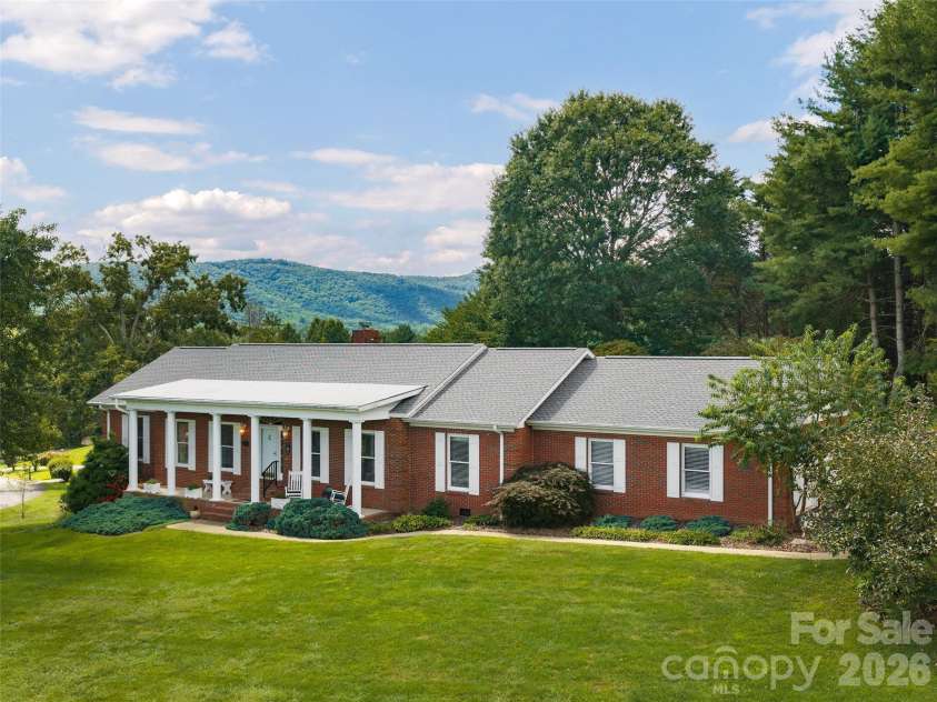 60 Beaumont Drive, Hendersonville, NC 28739.  MLS# CAR4423408, YatesRealty ID 50040. 