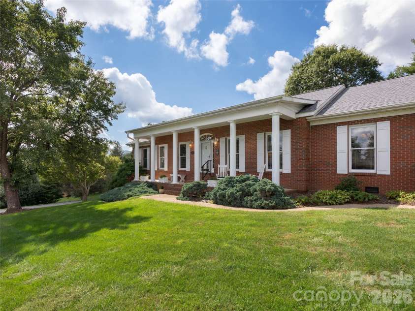 60 Beaumont Drive, Hendersonville, NC 28739.  MLS# CAR4423408, YatesRealty ID 50040. 