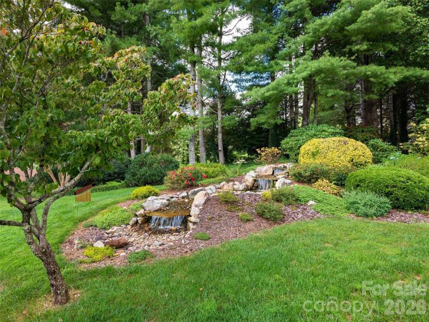 60 Beaumont Drive, Hendersonville, NC 28739.  MLS# CAR4423408, YatesRealty ID 50040. 