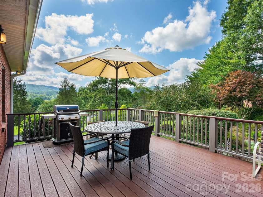 60 Beaumont Drive, Hendersonville, NC 28739.  MLS# CAR4423408, YatesRealty ID 50040. 