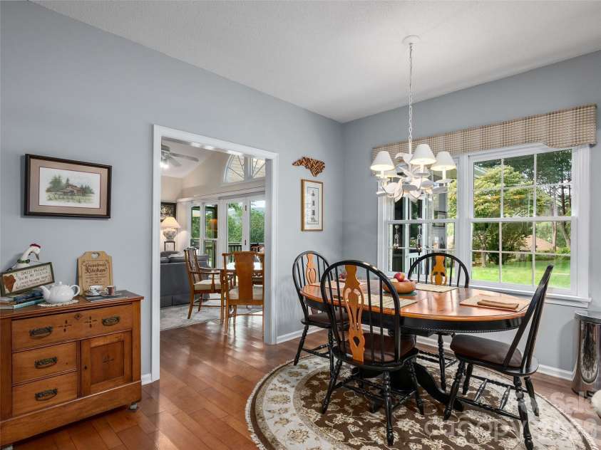 60 Beaumont Drive, Hendersonville, NC 28739.  MLS# CAR4423408, YatesRealty ID 50040. 