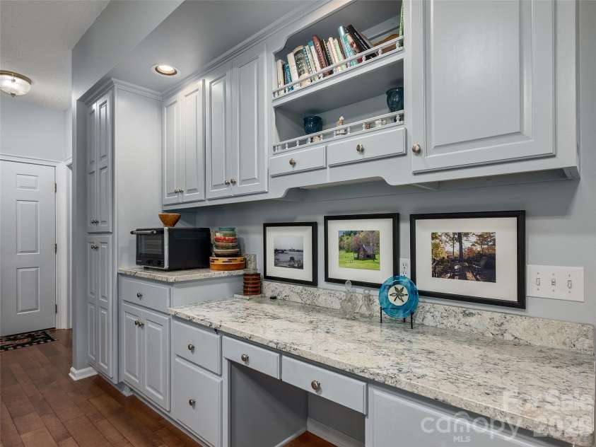 60 Beaumont Drive, Hendersonville, NC 28739.  MLS# CAR4423408, YatesRealty ID 50040. 