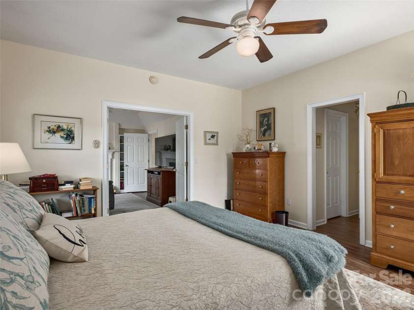 60 Beaumont Drive, Hendersonville, NC 28739.  MLS# CAR4423408, YatesRealty ID 50040. 