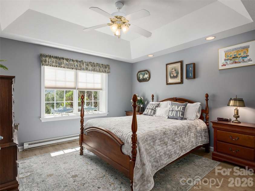 60 Beaumont Drive, Hendersonville, NC 28739.  MLS# CAR4423408, YatesRealty ID 50040. 